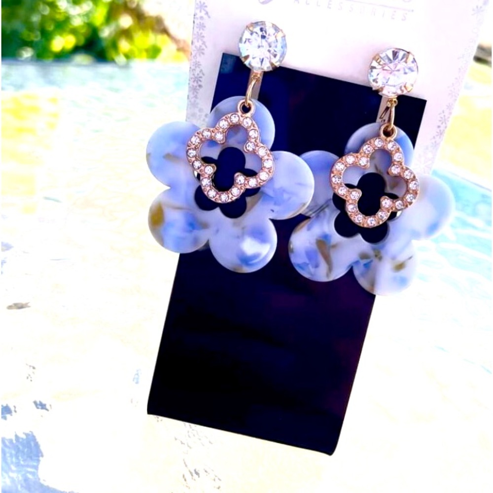 Clover drop earrings